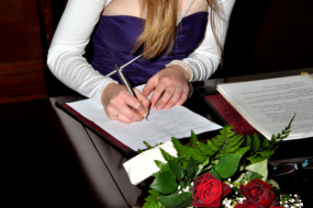 Braut unterzeichnet